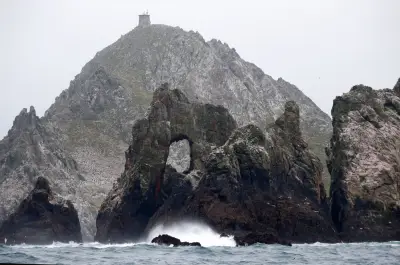 5 California island-set novels take the locked room concept to splashy levels