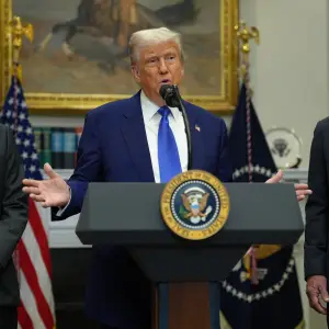 Trump Signs Executive Order Asking Companies to Lower Drug Prices