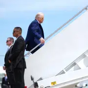 Trump, Pressed on Qatari Jet, Says Only ‘Stupid’ People Reject Gifts